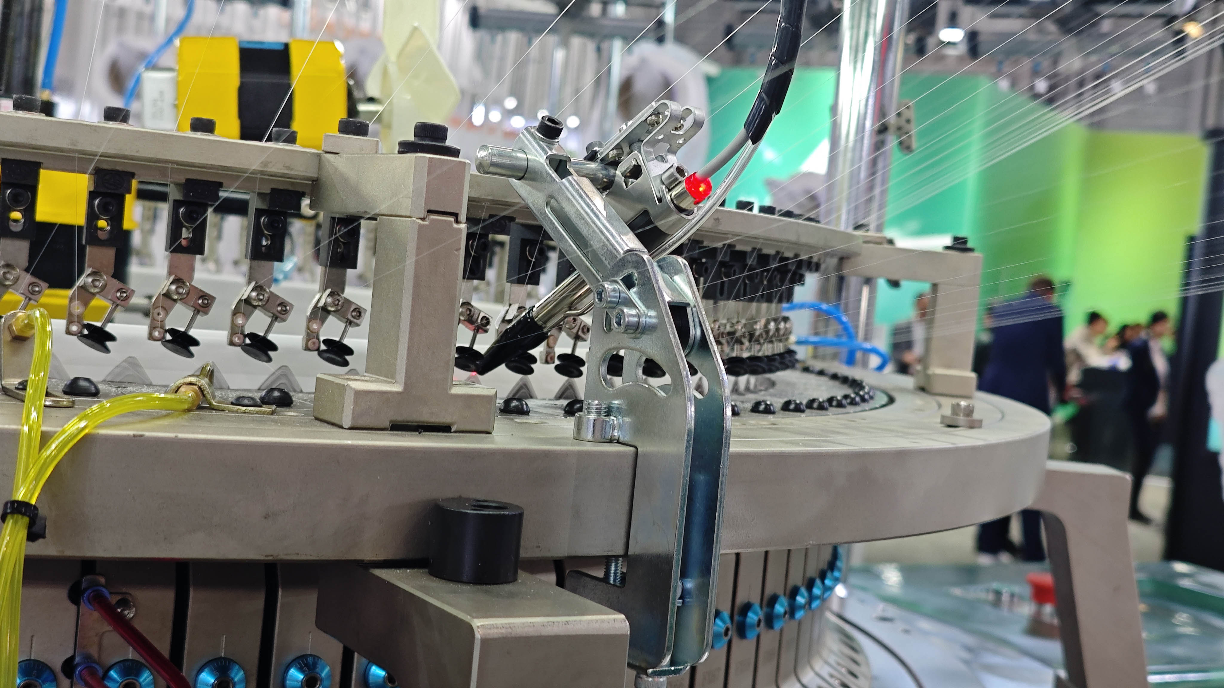 NEEDLE DETECTOR OF KNITTING MACHINE (1)